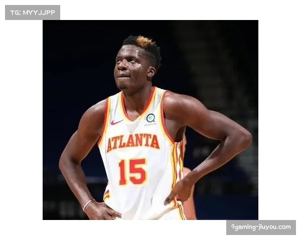 老鹰卡佩拉成功封盖对手上篮，随后自己完成空接暴扣提振士气